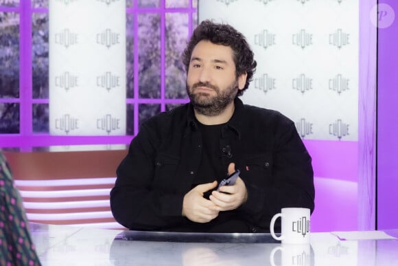 Exclusif - Mouloud Achour sur le plateau de l'émission Clique, présentée par M.Achour et diffusée le 05 février 2022 à 12h45 sur Canal+ en clair, à Paris, France, le 3 février 2022. © Jack Tribeca/Bestimage 