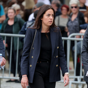 En évoquant ce jour si particulier pour son père
Anouchka Delon - Arrivées aux obsèques de l'auteure-compositrice-interprète et actrice française Françoise Hardy au crématorium du cimetière du Père-Lachaise à Paris, France, le 20 juin 2024. © Jacovides-Moreau/Bestimage