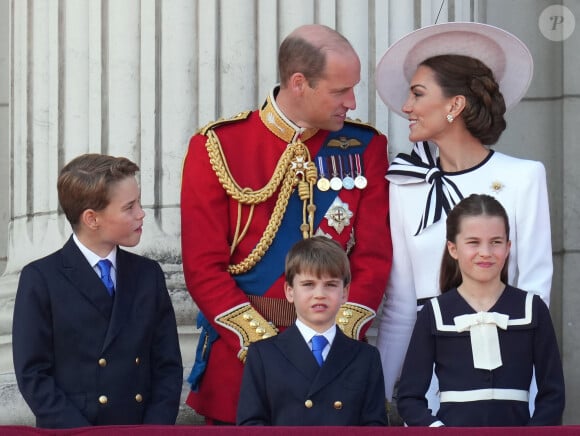 Le prince William, prince de Galles, Catherine Kate Middleton, princesse de Galles, le prince George, le prince Louis et la princesse Charlotte - Les membres de la famille royale britannique au balcon du Palais de Buckingham lors de la parade militaire "Trooping the Colour" à Londres le 15 juin 2024 © Julien Burton / Bestimage 