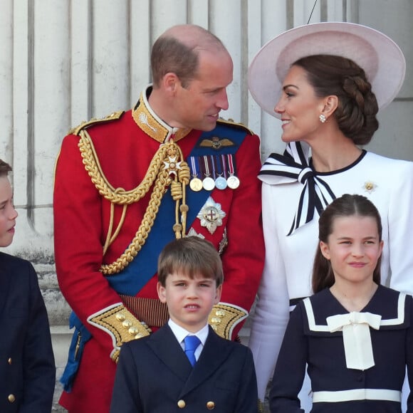 Le prince William, prince de Galles, Catherine Kate Middleton, princesse de Galles, le prince George, le prince Louis et la princesse Charlotte - Les membres de la famille royale britannique au balcon du Palais de Buckingham lors de la parade militaire "Trooping the Colour" à Londres le 15 juin 2024 © Julien Burton / Bestimage 