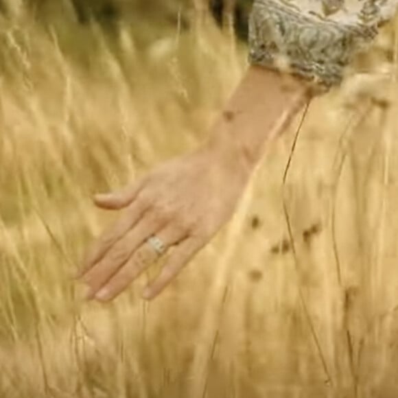 La princesse de Galles y porte une bague que peu de fans lui connaissent et qui a suscité la curiosité de la majorité des internautes
Kate Middleton en a fini avec la chimiothérapie et annonce dans une vidéo publiées sur les réseaux sociaux le 9 septembre 2024 qu'elle reprend ses activités. © Prince and Princess of Wales Instagram via Bestimage 