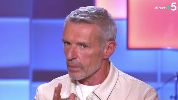 Invité de l'émission "C à vous" sur France 5, Lambert Wilson s'est confié au sujet de l'Abbé Pierre suite aux récentes révélations sur le comportement du co-fondateur d'Emmaüs.