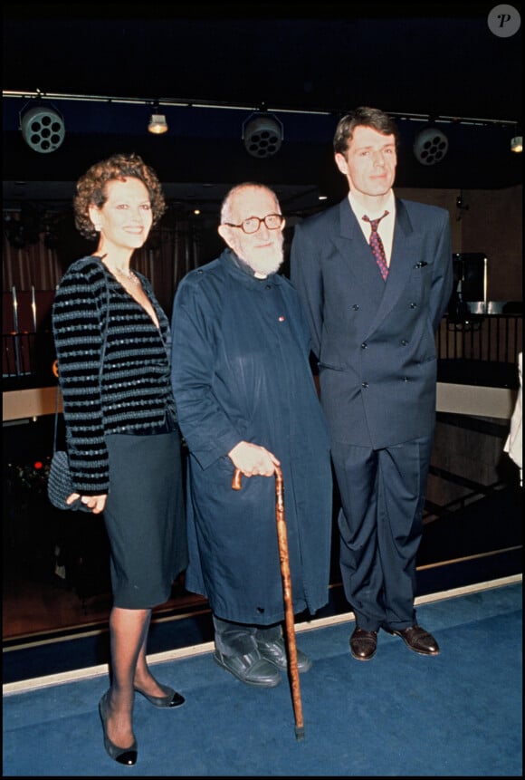 Lambert Wilson, Claudia Cardinale et l'Abbé Pierre.