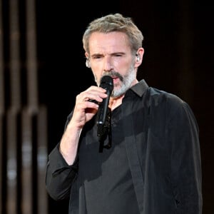 Exclusif - Lambert Wilson - Enregistrement de l'émission "Cannes chante le Cinéma" sur la célèbre plage Macé de Cannes, le 25 mai 2023 lors de la 76ème édition du Festival de Cannes le 25 mai 2023. La diffusion du show se fera sur France 2, le samedi 27 mai après la cérémonie de la remise de la Palme d'Or qui est retransmise en direct depuis le Palais des Festivals. Cette soirée exceptionnelle réunira les plus grands artistes de la musique et du cinéma pour célébrer le 7ème art en musique, offrant ainsi un hommage vibrant au monde du cinéma. Ce concert, qui se déroulera en plein air dans un cadre somptueux, marquera la clôture de la 76e édition du Festival de Cannes. Les artistes interpréteront en solo ou en duo les plus belles chansons de films français et internationaux, accompagnés par l'Orchestre national de Cannes sous la direction de Benjamin Levy. Parmi les artistes attendus figurent C. and the Queen, S. Pamart, Louane, C. Ringer, T. Dutronc et bien d'autres. Leur performance donnera vie aux musiques emblématiques du cinéma dans un concert unique. Cet événement exceptionnel sera diffusé sur France 2, le samedi 27 mai à 21h50, permettant ainsi au public de revivre les moments forts de cette soirée magique. Il est à noter que l'entrée est libre dans la limite des places disponibles, avec une réservation préalable requise. L'événement "Cannes chante le cinéma" promet d'être une soirée mémorable, où les mélodies du cinéma résonneront sous les étoiles de Cannes, créant ainsi une symbiose parfaite entre la musique et le 7ème art. © Bruno Bebert-Tiziano da Silva/Bestimage 