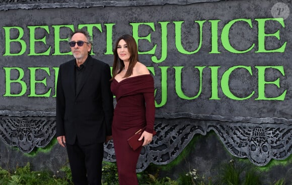 Ce 11 septembre, ils pourront enfin découvrir au cinéma "Beetlejuice Beetlejuice", le dernier film du réalisateur américain Tim Burton et dans lequel sa compagne Monica Bellucci joue.
Tim Burton et Monica Bellucci - Première du film "Beetlejuice Beetlejuice" à Londres. Le 29 août 2024