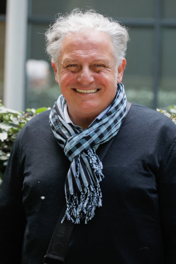 David Martin arrive au studio Gabriel pour l'enregistrement de l'émission "Vivement Dimanche", consacrée à son père Jacques Martin. Paris. Le 4 mai 2022. © Christophe Clovis / Bestimage 