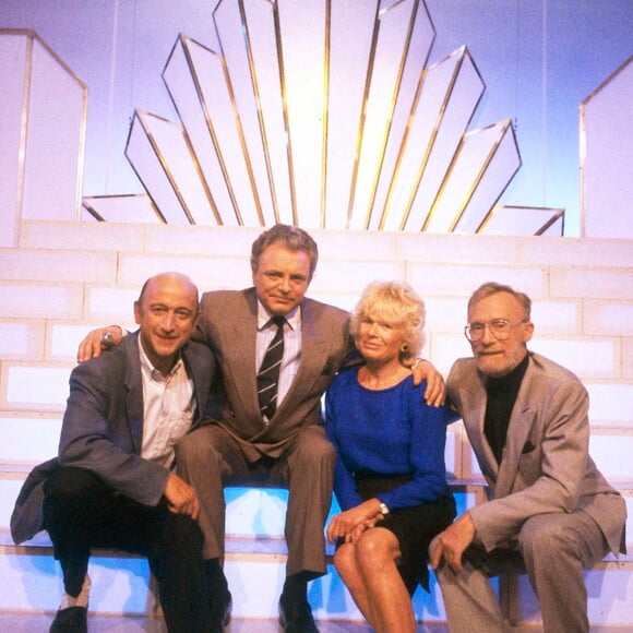 Il était ainsi en pleine lutte contre sa maladie
Pierre Bonte, Jacques Martin, Claude Sarraute et Piem sur le plateau de l'émission TV "La Lorgnette". Décembre 1987. © Michel Marizy via Bestimage