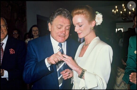 Qui avait rencontré quelqu'un d'autre 
Mariage de Jacques Martin et Céline dans la commune de Tourette-sur-Loup, dans le sud de la France, le 20 avril 1992.