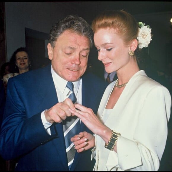 Qui avait rencontré quelqu'un d'autre 
Mariage de Jacques Martin et Céline dans la commune de Tourette-sur-Loup, dans le sud de la France, le 20 avril 1992.