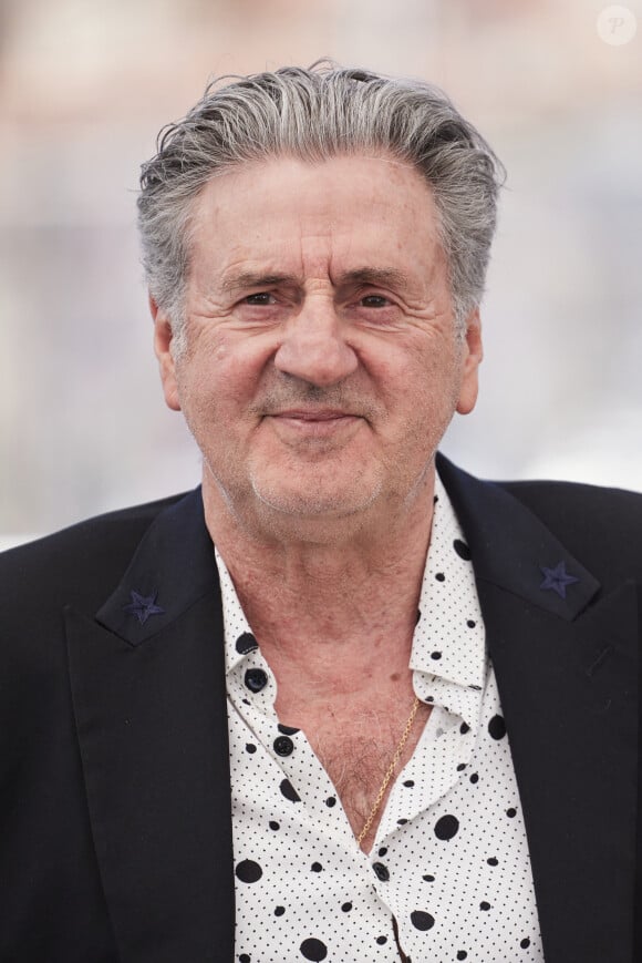 Daniel Auteuil au photocall du film "Le Fil" lors du 77ème Festival International du Film de Cannes, au Palais des Festivals, à Cannes, France, le 22 mai 2024. © Jacovides-Moreau/Bestimage 