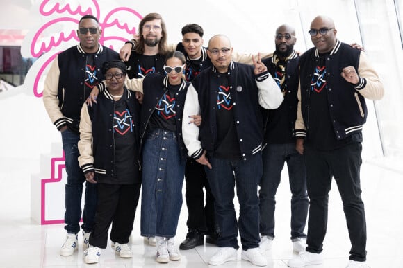 Manu Key, Teddy Corona, Thibaut de Longeville, Mokobe, Pedro Winter et le fils de DJ Mehdi durant le photocall du 7e Festival Cannes Series le 9 avril 2024