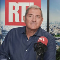 Yves Calvi remplacé par Thomas Sotto à la matinale de RTL, il ne digère pas : "J'ai été blessé"