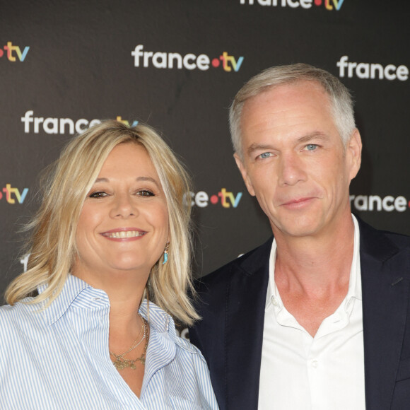 Flavie Flament et Julien Arnaud au photocall de la conférence de presse de rentrée de France Télévisions à Paris, France, le 4 septembre 2024. © Coadic Guirec/Bestimage 