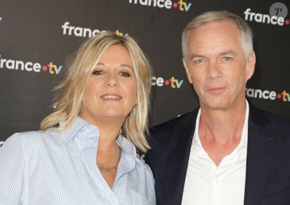 Flavie Flament et Julien Arnaud au photocall de la conférence de presse de rentrée de France Télévisions à Paris, France, le 4 septembre 2024. © Coadic Guirec/Bestimage 