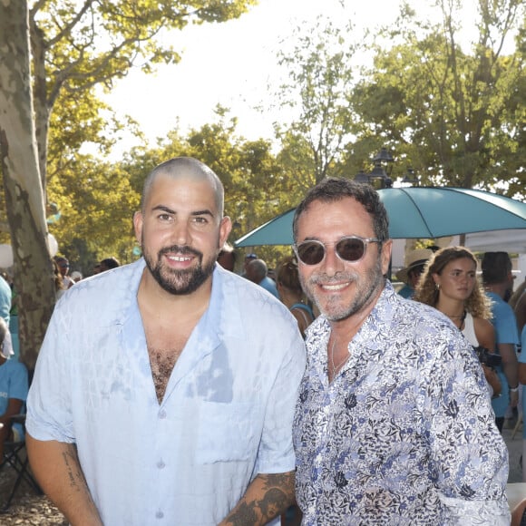 Artus, Bernard Montiel - People à la Pétanque Turquoise sur la Place des Lices à Saint-Tropez, au profit de l'association "Soleil d'Enfance". Le 11 août 2024 © Jack Tribeca / Bestimage