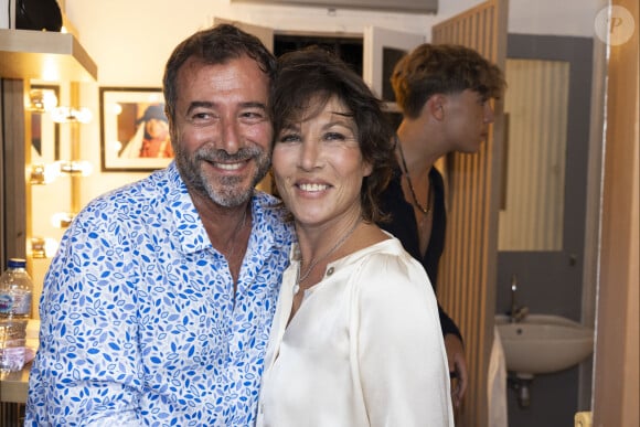 Exclusif - Bernard Montiel, Mathilde Seigner - Personnalités lors de la représentation de la pièce de théâtre "Bungalow 21" au Théâtre de Verdure lors du 40ème Festival de Ramatuelle. Le 7 août 2024 © Cyril Bruneau / Festival de Ramatuelle / Bestimage 