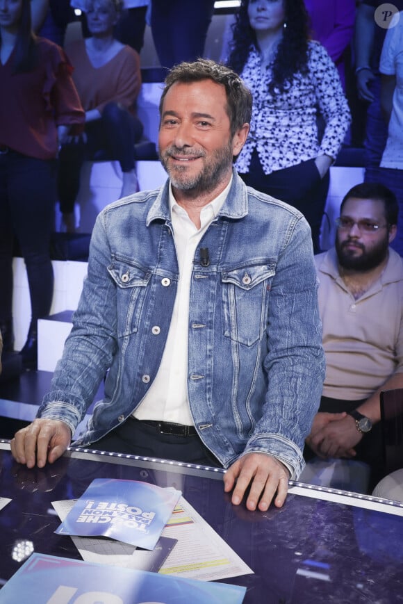 Exclusif - Bernard Montiel sur le plateau de l’émission « TPMP » présentée par C.Hanouna et diffusée en direct sur C8 le 29 avril 2024, à Paris, France, le 29 avril 2024. © Jack Tribeca / Bestimage 