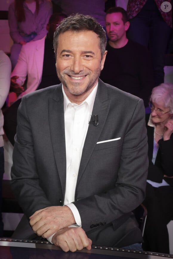 Exclusif - Bernard Montiel sur le plateau de l'émission Touche pas à mon poste (TPMP) diffusée en direct sur C8 le 26 mars 2024. © Jack Tribeca / Bestimage 