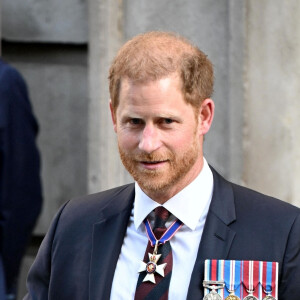 Le prince Harry, duc de Sussex arrive à la célébration du 10ème anniversaire des Invictus Games, en la cathédrale Saint-Paul à Londres, le 8 mai 2024. Venu sans sa femme et ses enfants, il ne rencontrera pas son père qui lutte actuellement contre un cancer. © Zahu/Backgrid UK/Bestimage 