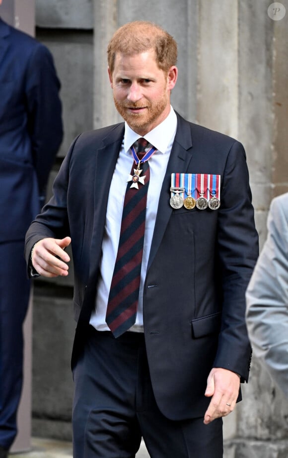 Le prince Harry, duc de Sussex arrive à la célébration du 10ème anniversaire des Invictus Games, en la cathédrale Saint-Paul à Londres, le 8 mai 2024. Venu sans sa femme et ses enfants, il ne rencontrera pas son père qui lutte actuellement contre un cancer. © Zahu/Backgrid UK/Bestimage 