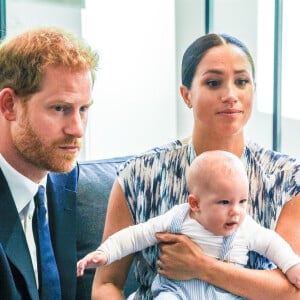 Le prince Harry et Meghan Markle présentent leur fils Archie à Desmond Tutu à Cape Town, Afrique du Sud le 25 septembre 2019. 