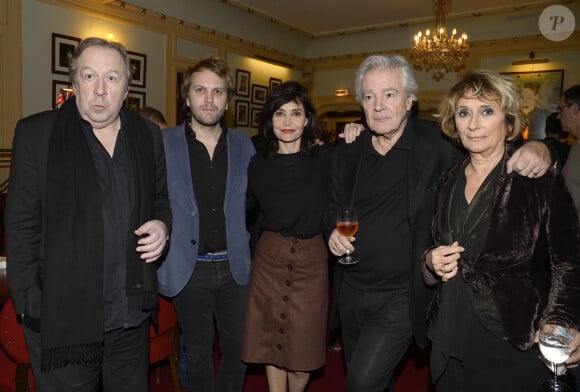 Jean-Michel Dupuis, Florian Zeller, Evelyne Bouix, Pierre Arditi et Josiane Stoléru - 100ème de la pièce "Le Mensonge" au théâtre Édouard VII à Paris, le 11 décembre 2015. © Coadic Guirec/Bestimage