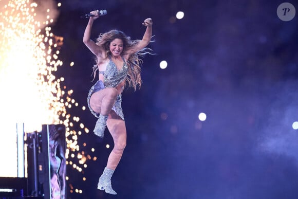 L'incident s'est produit dans une boîte de nuit à Miami, interrompant sa performance
La chanteuse colombienne Shakira se produit sur scène à la mi-temps du match final entre l'Argentine et la Colombie. Floride, États-Unis. @Imago/Panoramic/Bestimage