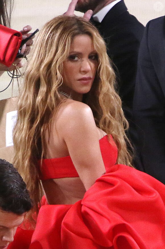 Depuis sa séparation avec Gérard Piqué, Shakira n'a pas officiellement annoncé de nouvelle relation
Shakira - Les célébrités arrivent au "MET Gala 2024" au Metropolitan Museum à New York, le 6 mai 2024. 