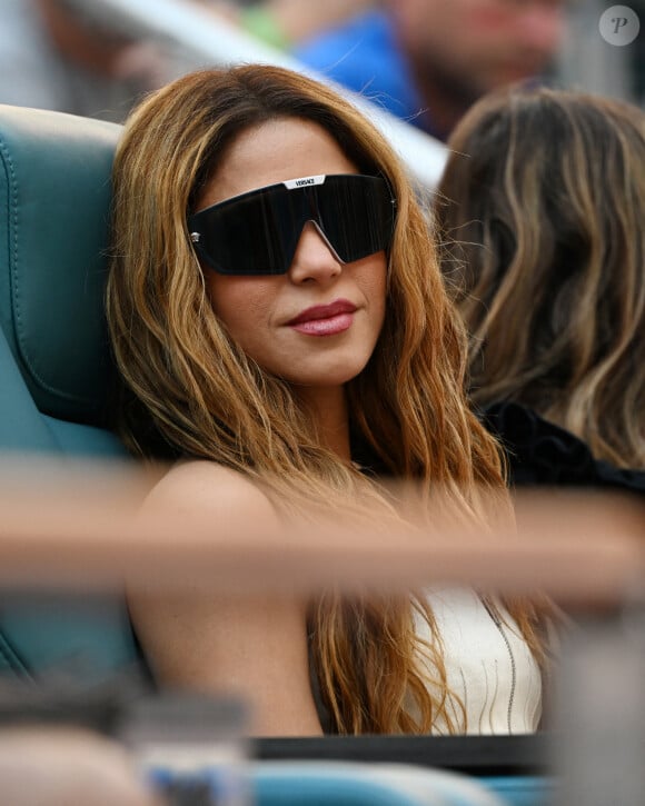 Shakira regarde Jannik Sinner contre Grigor Dimitrov lors de la finale masculine de l'Open de Miami au Hard Rock Stadium le 31 mars 2024 à Miami Gardens, Floride. © PPS/Bestimage