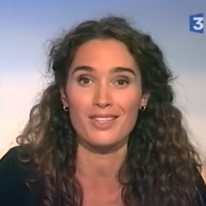 Elle a aussi effectué de nombreux remplacements qui l'ont privée de vacances...L'émission Le Tube revient sur les débuts de Marie-Sophie Lacarrau