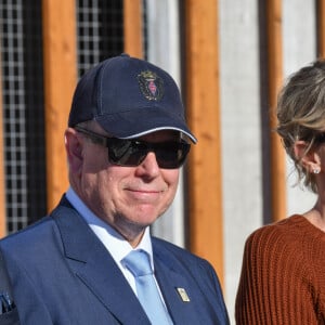 Pas de doute, Charlene a le talent de pouvoir rester classe et élégante en toutes circonstances.
Le prince Albert II de Monaco et la princesse Charlene, présidente de la SPA monégasque, ont inauguré le nouveau refuge de la SPA de Monaco à Peille, le 16 septembre 2024. © Bruno Bebert / Bestimage 