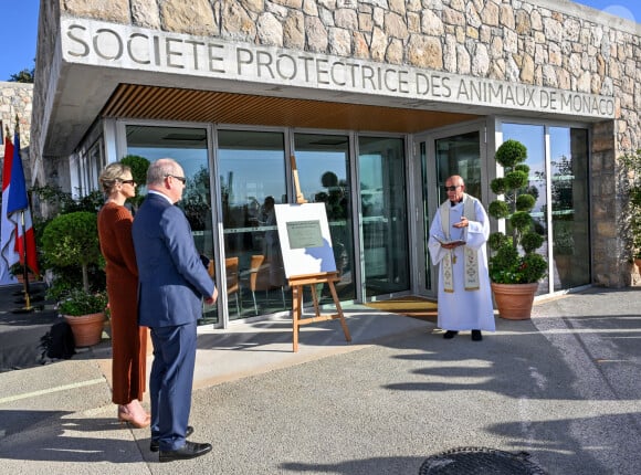 Le prince Albert II de Monaco et la princesse Charlene, présidente de la SPA monégasque, ont inauguré le nouveau refuge de la SPA de Monaco à Peille, le 16 septembre 2024.© Bruno Bebert / Bestimage 