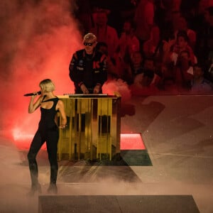 Kavinsky et Angele lors de la cérémonie de clôture des Jeux Olympiques de Paris 2024 au stade de France à Saint-Denis, le 11 août 2024. © Baptiste Autissier / Panoramic / Bestimage