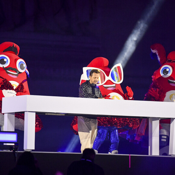 Exclusif - Martin Solveig - Personnalités sur le plateau de l'émission "Paris 2024 : merci! La grande soirée événement" sur les Champs-Elysées à Paris, à l'occasion des Jeux Olympiques et Paralympiques Paris 2024, diffusée en direct sur France 2, le 14 septembre 2024 © Perusseau-Ramsamy / Bestimage 