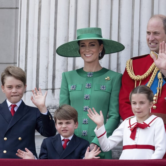 Le prince George, le prince Louis, la princesse Charlotte, Kate Catherine Middleton, princesse de Galles, le prince William de Galles - La famille royale d'Angleterre sur le balcon du palais de Buckingham lors du défilé "Trooping the Colour" à Londres. Le 17 juin 2023