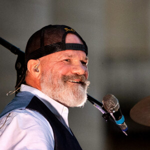 Le grand chef et animateur TV Philippe Etchebest est egalement leader et batteur d'un groupe de rock, "Chef and the Gang", il a organisé pour la fete de la musique un concert devant un de ses restaurants, " Le Quatrieme Mur", qu'il dirige dans le batiment de l'Opera de Bordeaux, le 21 Juin 2024. Patrick Bernard-Thierry David/ Bestimage 