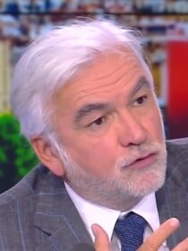 "Je retire cette phrase..." : Pascal Praud en mauvaise posture après ses propos sur le procès Mazan (VIDEO)