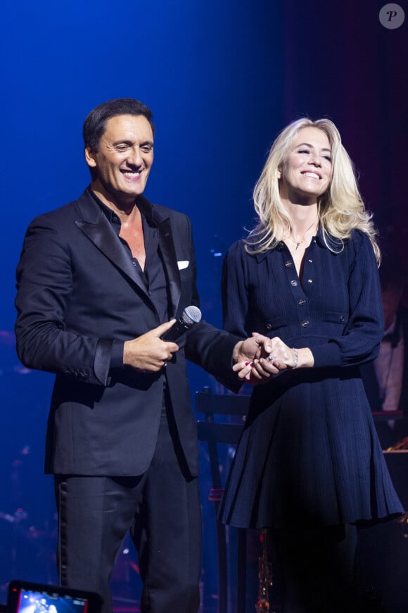 Dany Brillant chante "Tous les visages de l'amour" devant sa femme Nathalie Moury - Succès pour le concert de Dany Brillant "Dany Brillant chante Aznavour" au Dôme de Paris - Palais des Sports le 4 février 2022. Dany Brillant est actuellement en tournée dans toute la France. © Cyril Moreau / Bestimage 