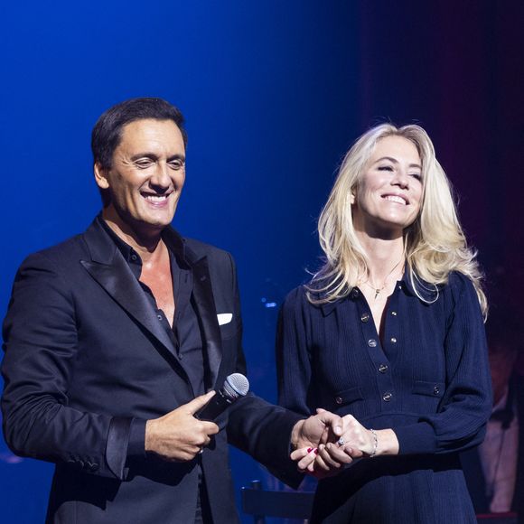 Dany Brillant chante "Tous les visages de l'amour" devant sa femme Nathalie Moury - Succès pour le concert de Dany Brillant "Dany Brillant chante Aznavour" au Dôme de Paris - Palais des Sports le 4 février 2022. Dany Brillant est actuellement en tournée dans toute la France. © Cyril Moreau / Bestimage 