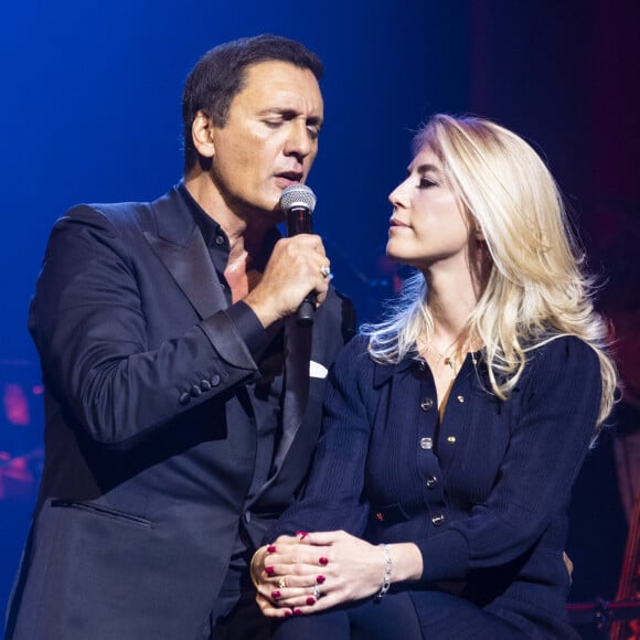 Dany Brillant a débuté sa carrière dans les années 90 avec le succès de Suzette
Dany Brillant chante "Tous les visages de l'amour" devant sa femme Nathalie Moury. © Cyril Moreau / Bestimage 