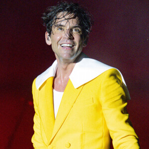 Mika sur la scène du "Printemps de Perouges" au Château de Saint-Maurice-de-Remens, le 27 juin 2024.