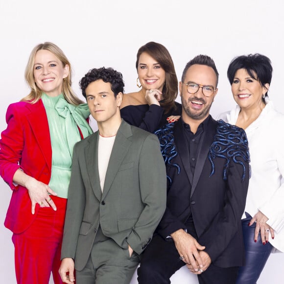 Julia Vignali donne rendez-vous aux téléspectateurs de France 3 pour le lancement d'un divertissement inédit.
Exclusif - Véronic DiCaire, Michaël Gregorio, Julia Vignali, Jarry, Liane Foly - Studio du jury de l'émission "Voix de stars" présentée par J.Vignali © Cyril Moreau-Christophe Clovis / Bestimage