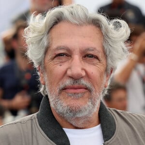 Alain Chabat et son amoureuse ont passé une soirée sous le signe du bien-être.
Alain Chabat - Photocall du film "L'Amour Ouf" (Beating Hearts / Compétition) lors du 77ème Festival International du Film de Cannes . © Jacovides / Moreau / Bestimage