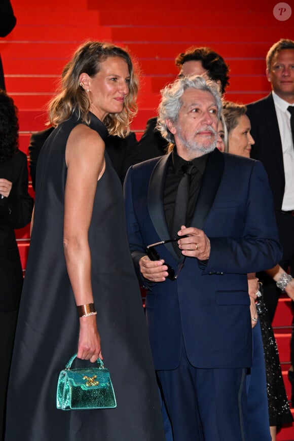 est venu avec son épouse à l'inauguration du pop-up Augustinus Bader au Palais Royal
Tiara Comte et Alain Chabat - Descente des marches du film " L'amour ouf " lors du 77ème Festival International du Film de Cannes, au Palais des Festivals à Cannes. Le 23 mai 2024 © Bruno Bebert / Bestimage