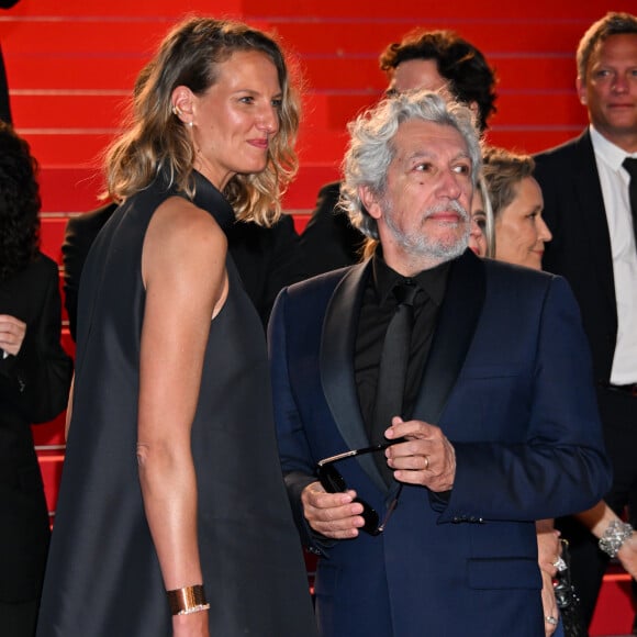 est venu avec son épouse à l'inauguration du pop-up Augustinus Bader au Palais Royal
Tiara Comte et Alain Chabat - Descente des marches du film " L'amour ouf " lors du 77ème Festival International du Film de Cannes, au Palais des Festivals à Cannes. Le 23 mai 2024 © Bruno Bebert / Bestimage