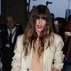 Parmi les autres stars présentes citons Lou Doillon,
Lou Doillon - Arrivées au défilé de mode Hommes printemps-été 2025 "AMI Alexandre Mattiussi" lors de la fashion week de Paris. Le 20 juin 2024 © Denis Guignebourg / Bestimage