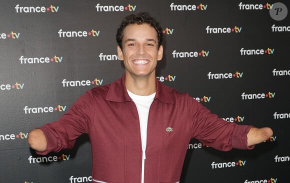 Théo Curin au photocall de la conférence de presse de rentrée de France Télévisions à Paris, France, le 4 septembre 2024. © Coadic Guirec/Bestimage 