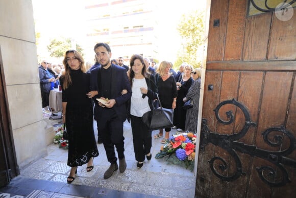 Murielle Roustan, son ex-compagne avec leurs enfants Charlotte et Dimitri - Obsèques du journaliste sportif, Didier Roustan en l'église Notre-Dame-des-Pins, à Cannes © Franz Chavaroche/Bestimage