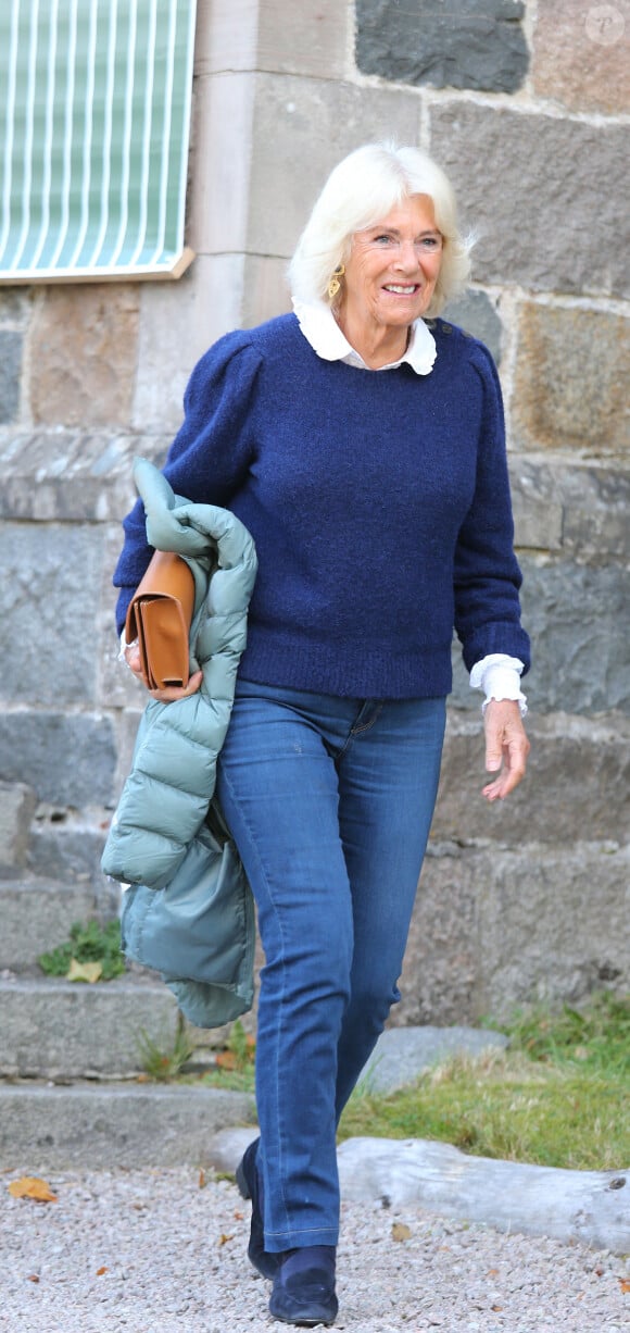 Camilla Parker-Bowles, reine consort d'Angleterre au Braemar Literary Festival où son fils Tom Parker-Bowles a fait une lecture - 21 septembre 2024