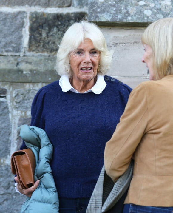 Camilla Parker-Bowles, reine consort d'Angleterre au Braemar Literary Festival où son fils Tom Parker-Bowles a fait une lecture - 21 septembre 2024.